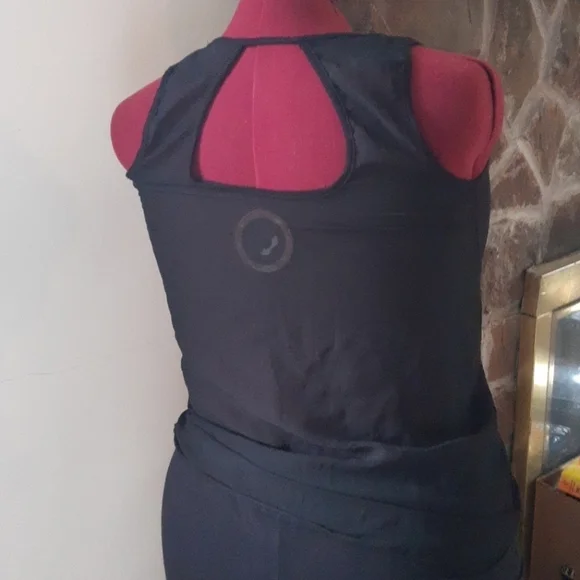 2/$20 Issi Tank 199 - Picture 2 of 4